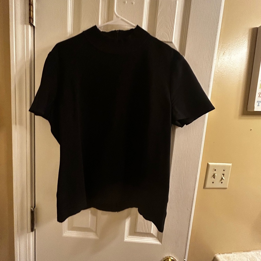 St. John Black Knit Short Sleeve Top